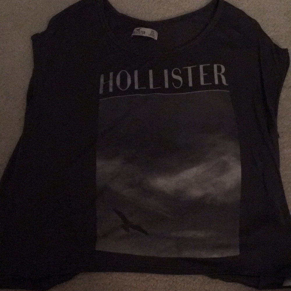 Hollister grey short sleeve shirt